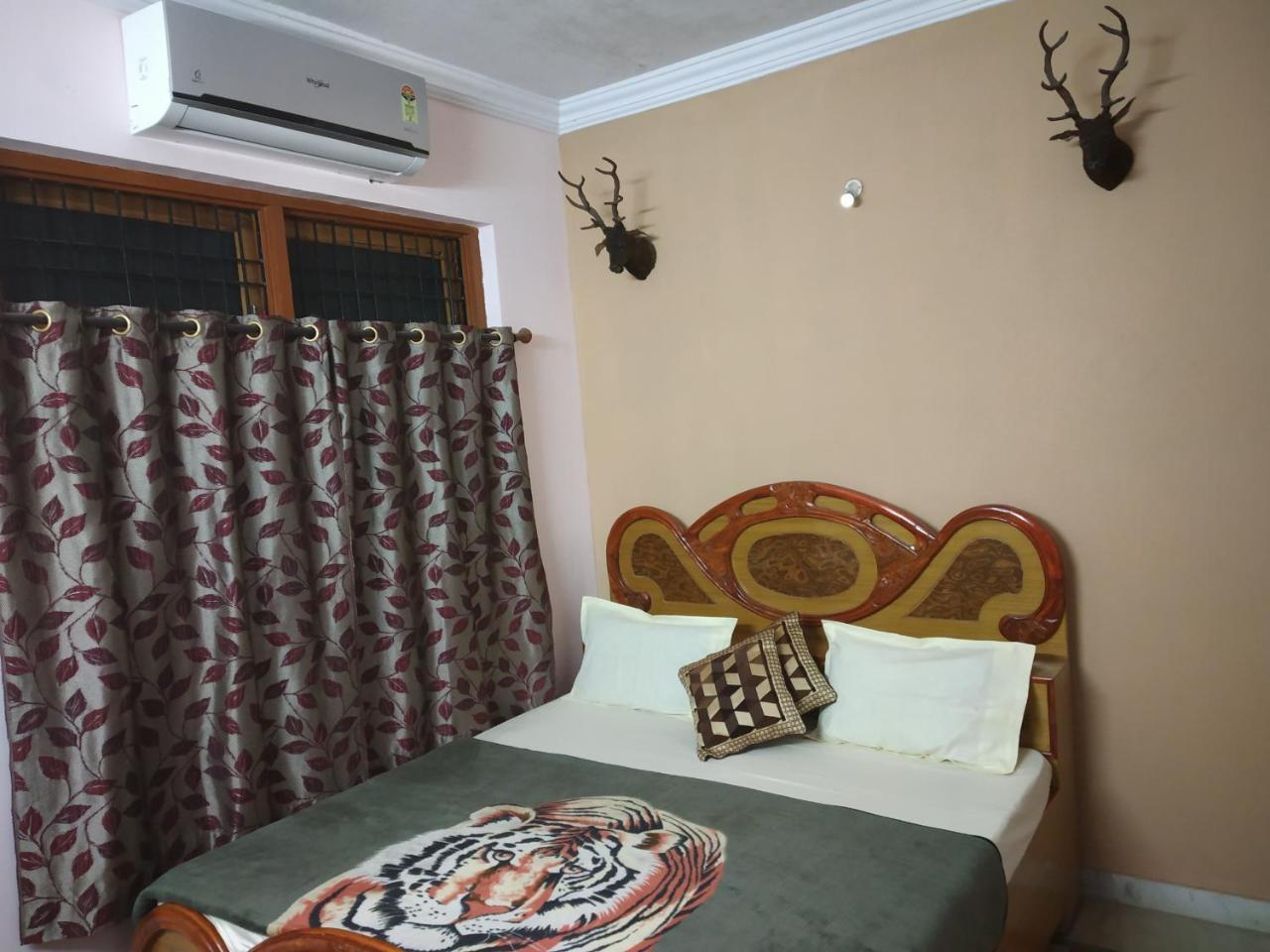 Pratibha Home Stay Jabalpur Exterior photo
